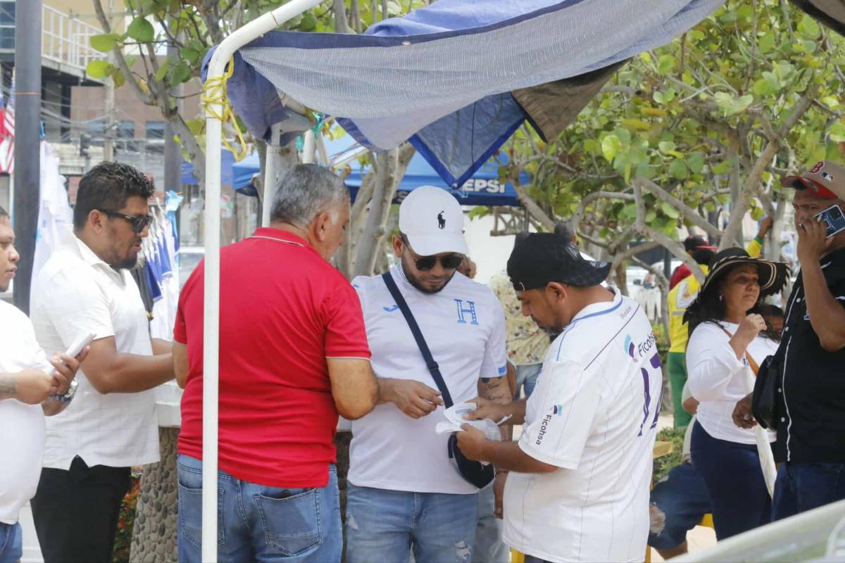 El ambiente que ya se vive en el Morazán por el Honduras-Costa Rica: hermosa aficionada y los ticos se hacen sentir
