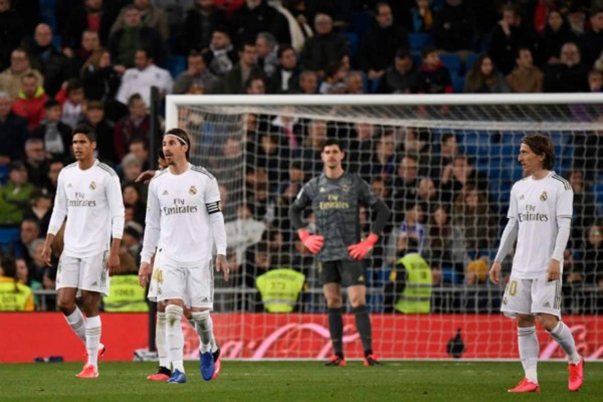 Fotos: El patadón al rostro que se llevó Zidane y su fea caída en el Real Madrid-Celta
