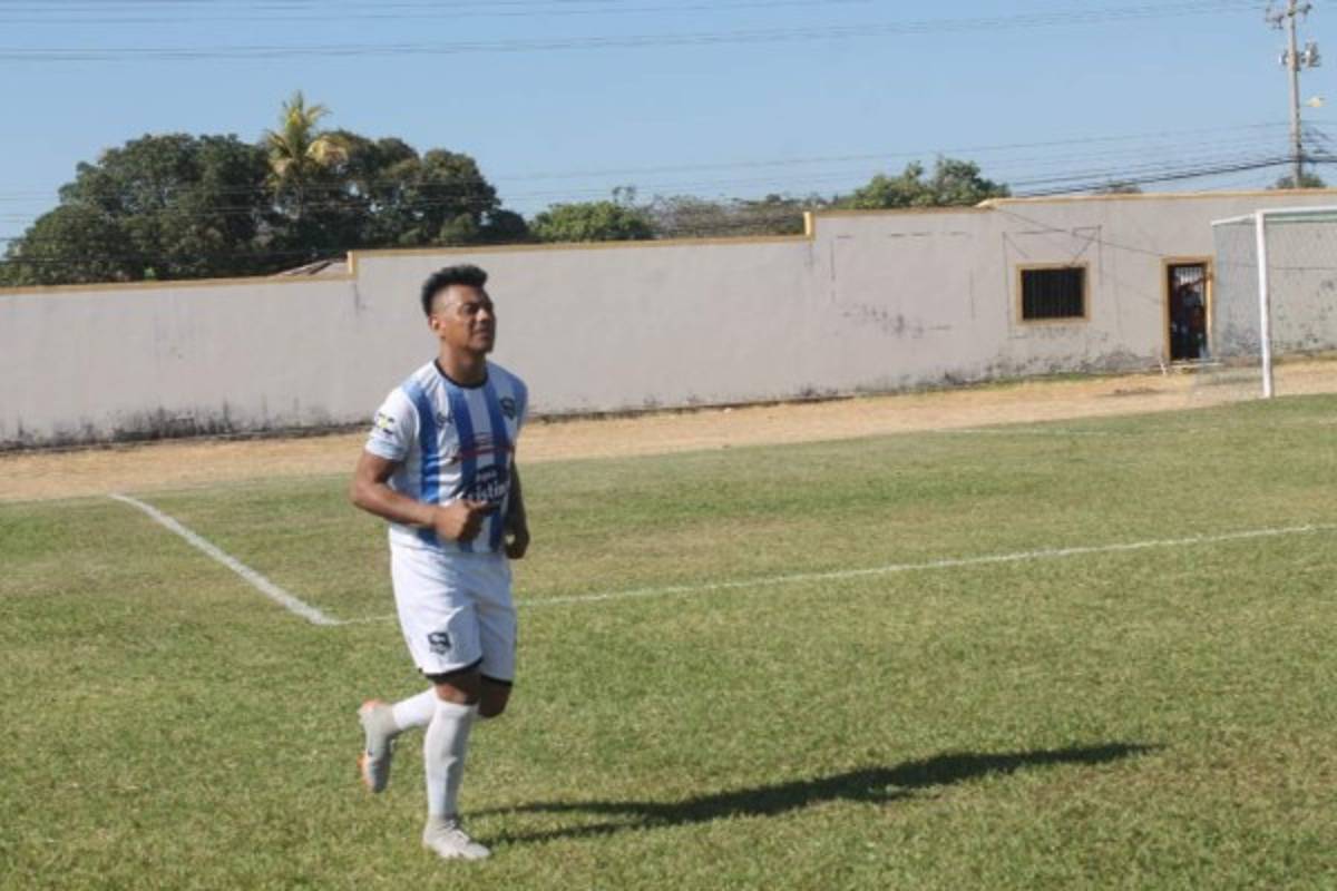 Lección de vida: Jugador hondureño de Liga de Ascenso regala comida en crisis del coronavirus