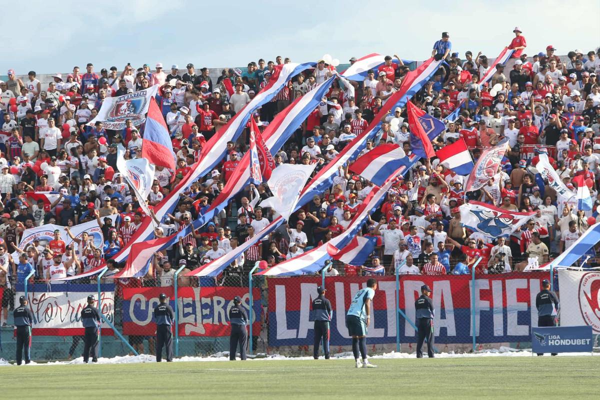Olimpia se fue humillado, furia de Espinel, ex del León le gritó el gol a la banca y directivo bajó a hablar con los jugadores tras goleada ante Génesis PN