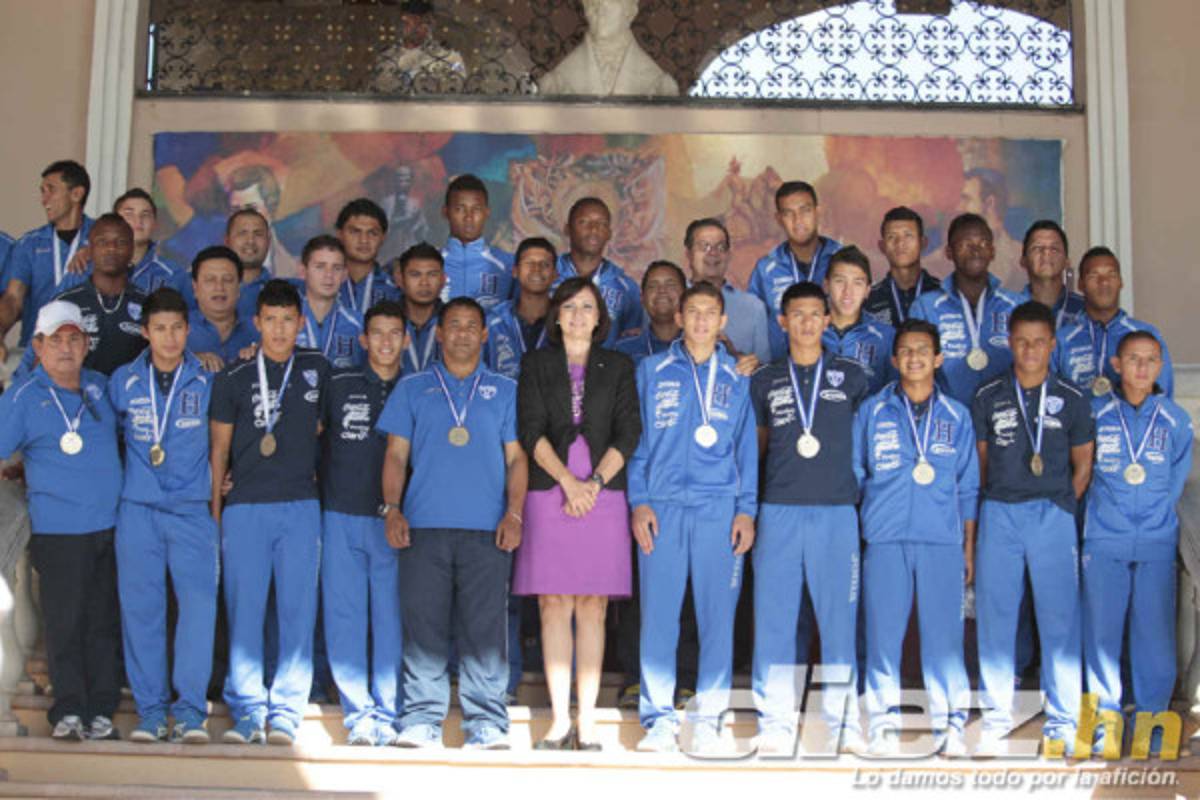 Sub-17 de Honduras, recibida como héroes.