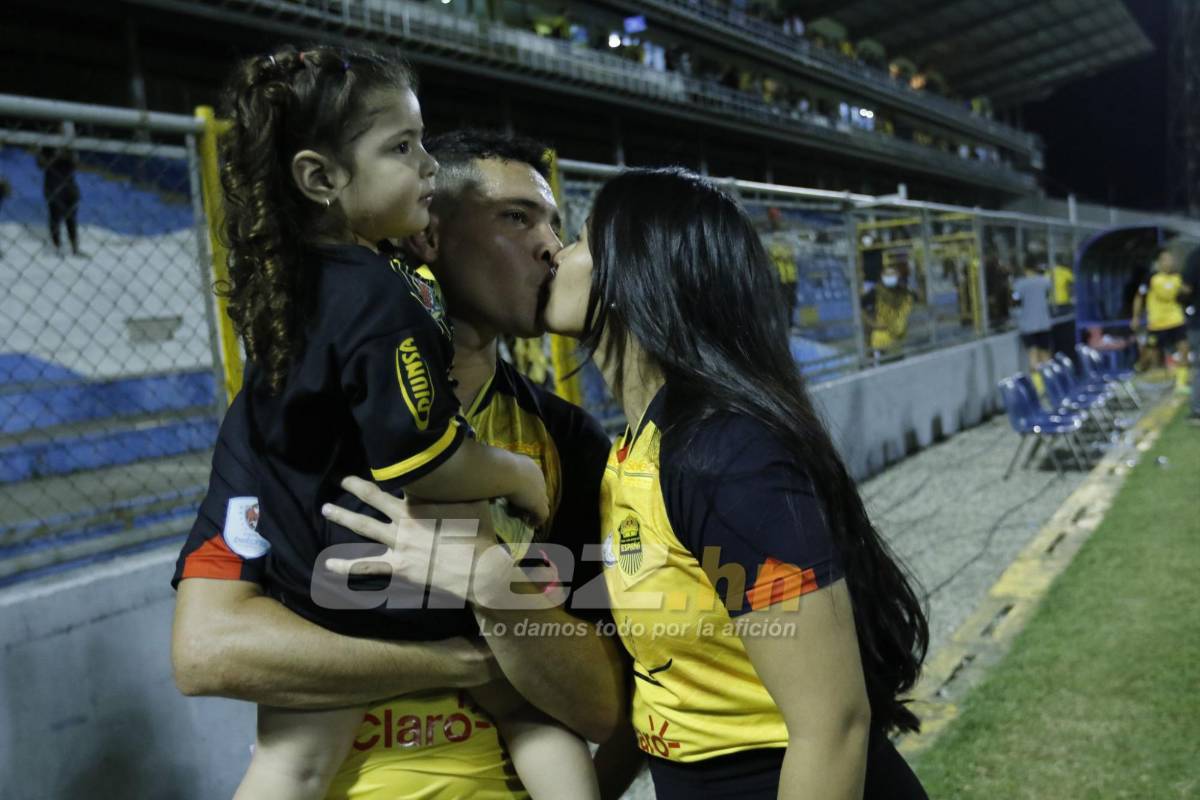 El gesto de Rocca con Campana, los mensajes ‘ocultos’ de Omar Rosas y besos en Real España tras avanzar a la final