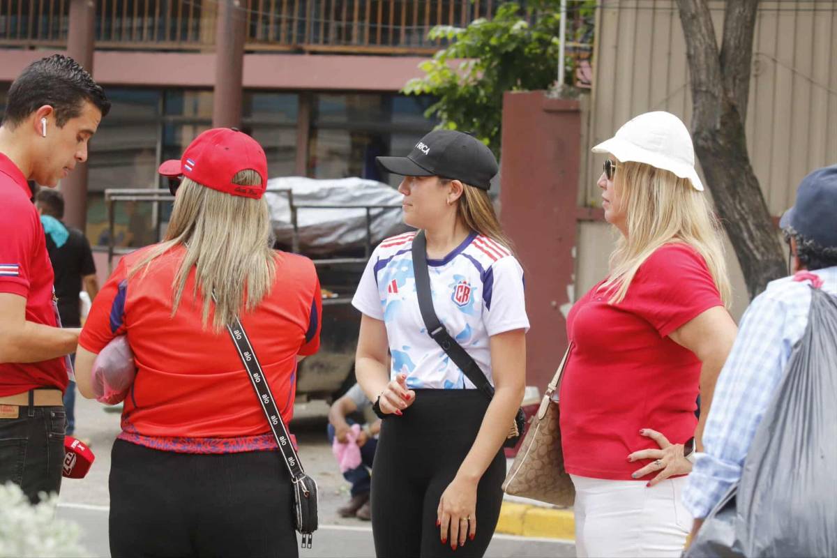 El ambiente que ya se vive en el Morazán por el Honduras-Costa Rica: hermosa aficionada y los ticos se hacen sentir
