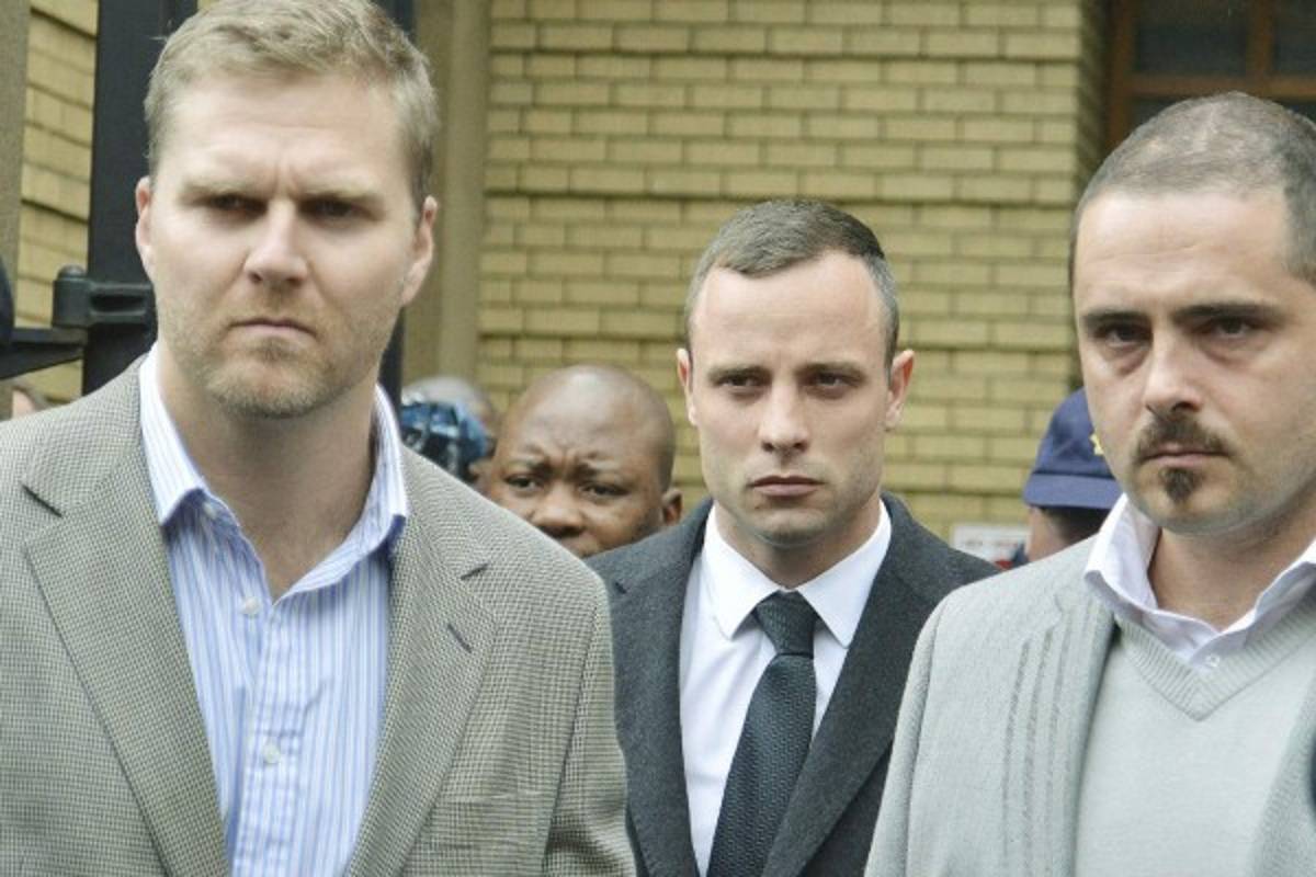 La novia le hablaba a Pistorius cuando la mató, según fiscal