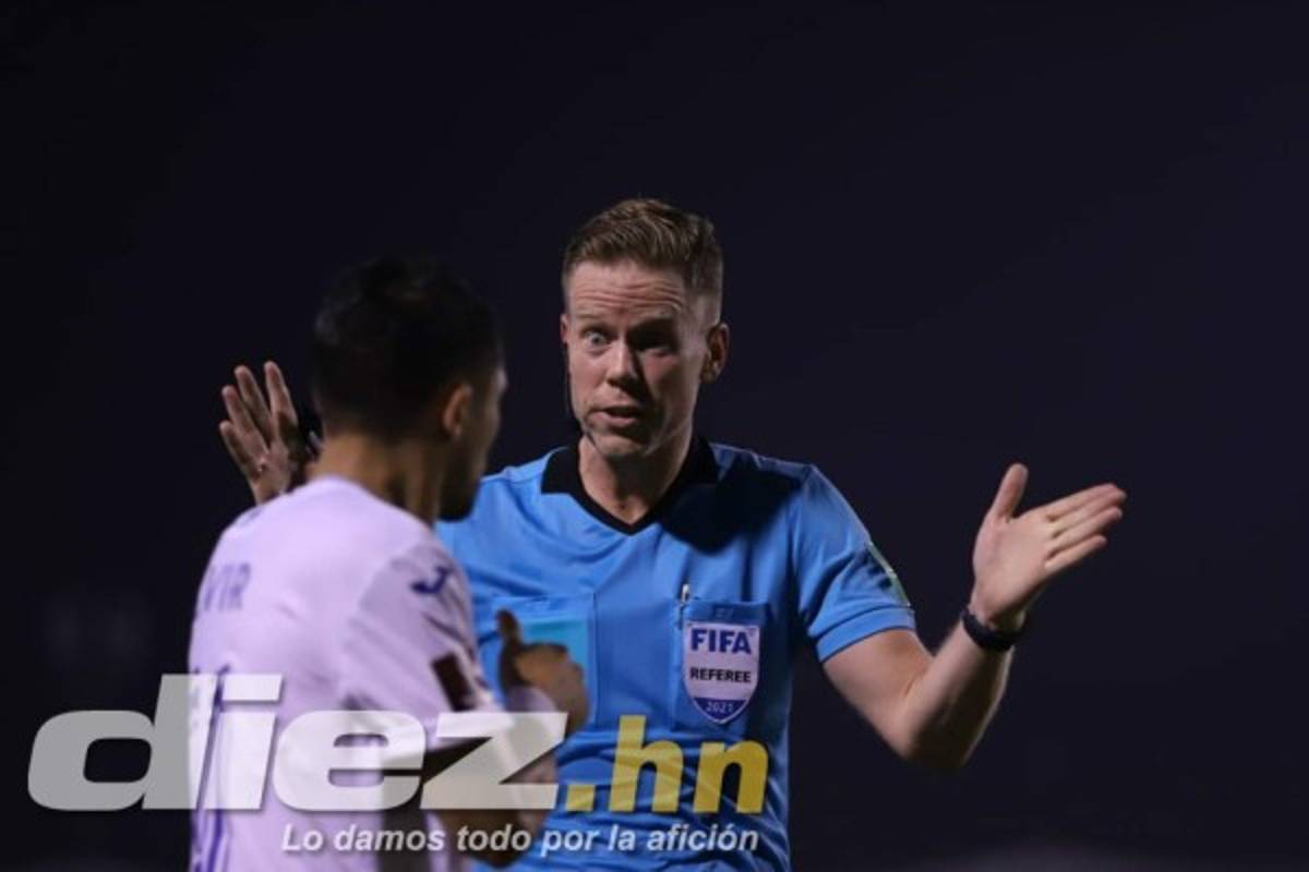 Otras fotos de la debacle: La reacción de Buba López con Maynor tras el error, decepción de los debutantes y el abrazo de Denil Maldonado