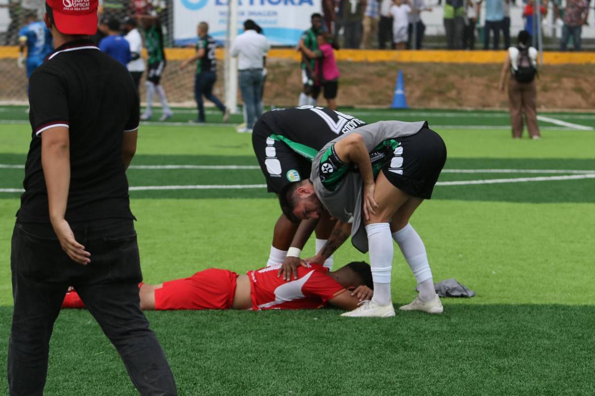 ¡La tristeza del descenso! Los jugadores del Real Sociedad en llanto y desconsolados, ¿qué pasó con Rony Martínez?