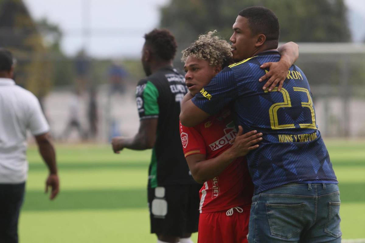 ¡La tristeza del descenso! Los jugadores del Real Sociedad en llanto y desconsolados, ¿qué pasó con Rony Martínez?