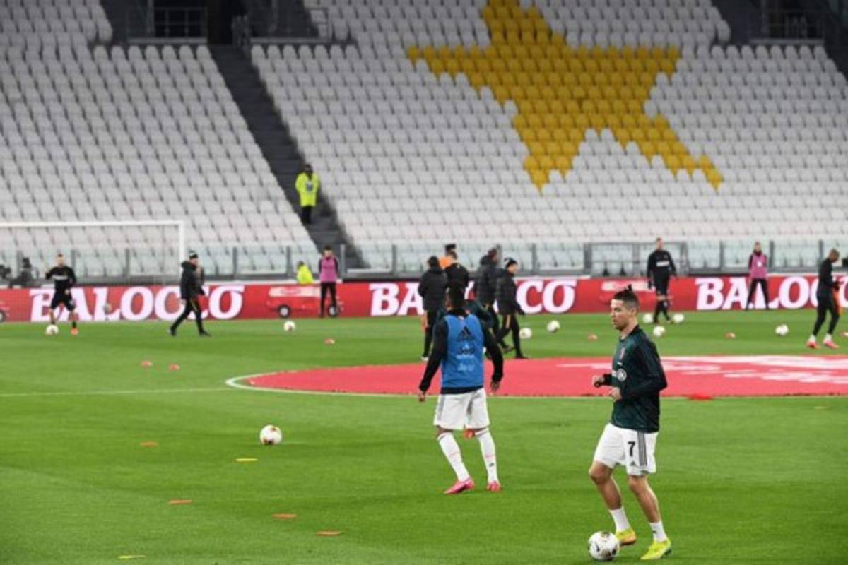 Sin público y sin darse la mano: Así se vivió el Juventus-Inter en Italia por el Coronavirus