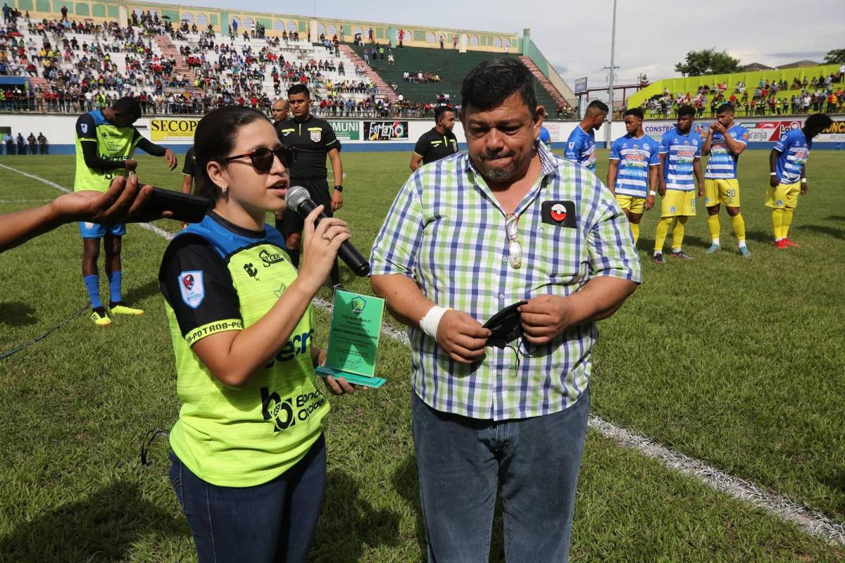 ¿A quién ‘espiaba’ Héctor Vargas? Derroche de bellezas, pasillo a Motagua, el abrazo de Obando con su hijo y tremendo ambiente en Olancho