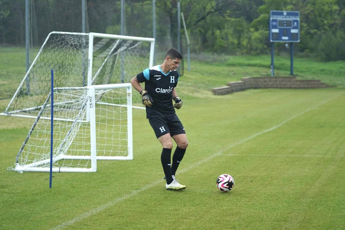 El exjugador que visitó a la Selección de Honduras e hizo una oración con Reinaldo Rueda; así fue el nuevo entreno de la “H”