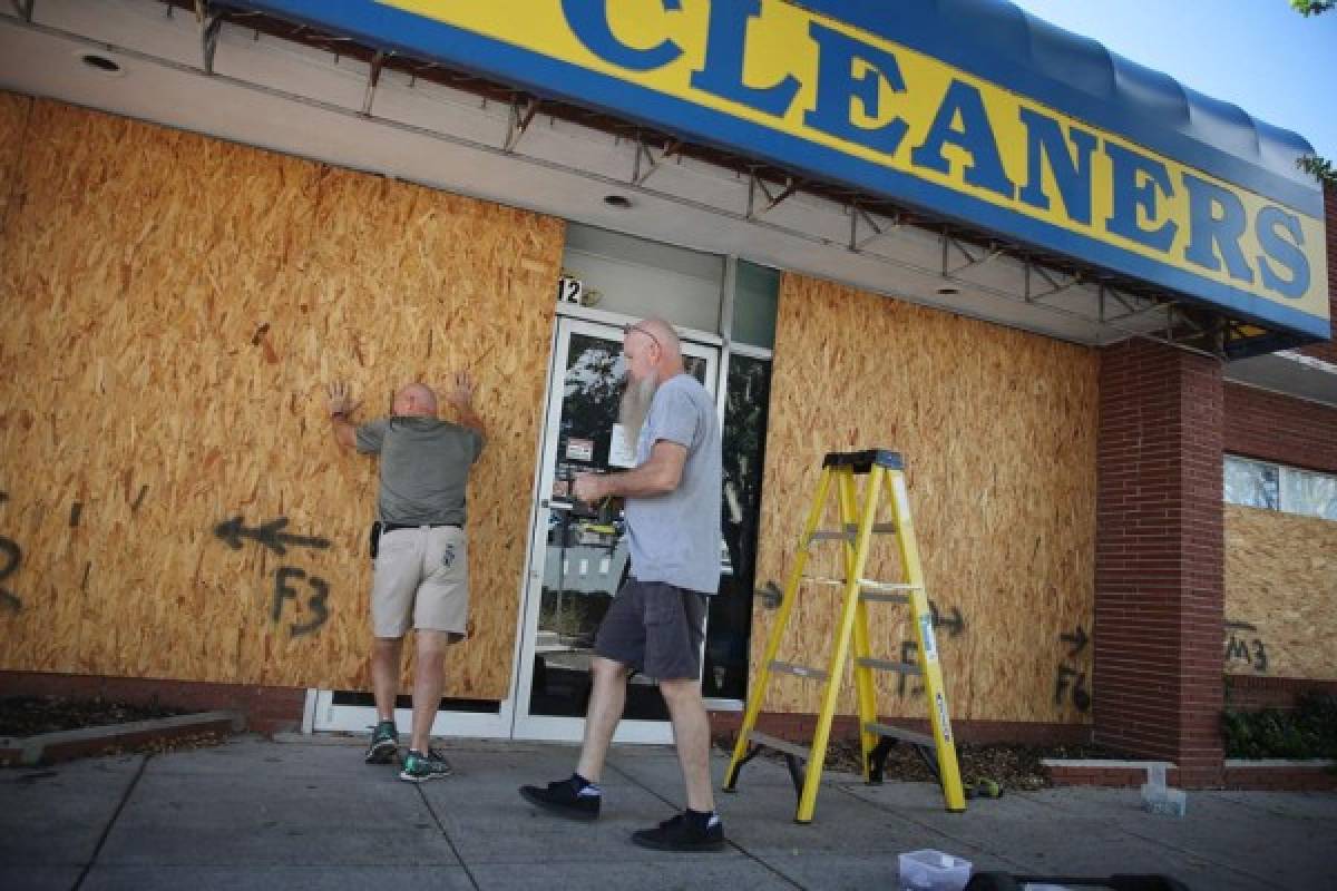 Así esperan en las costas de las Carolinas al poderoso huracán Florence