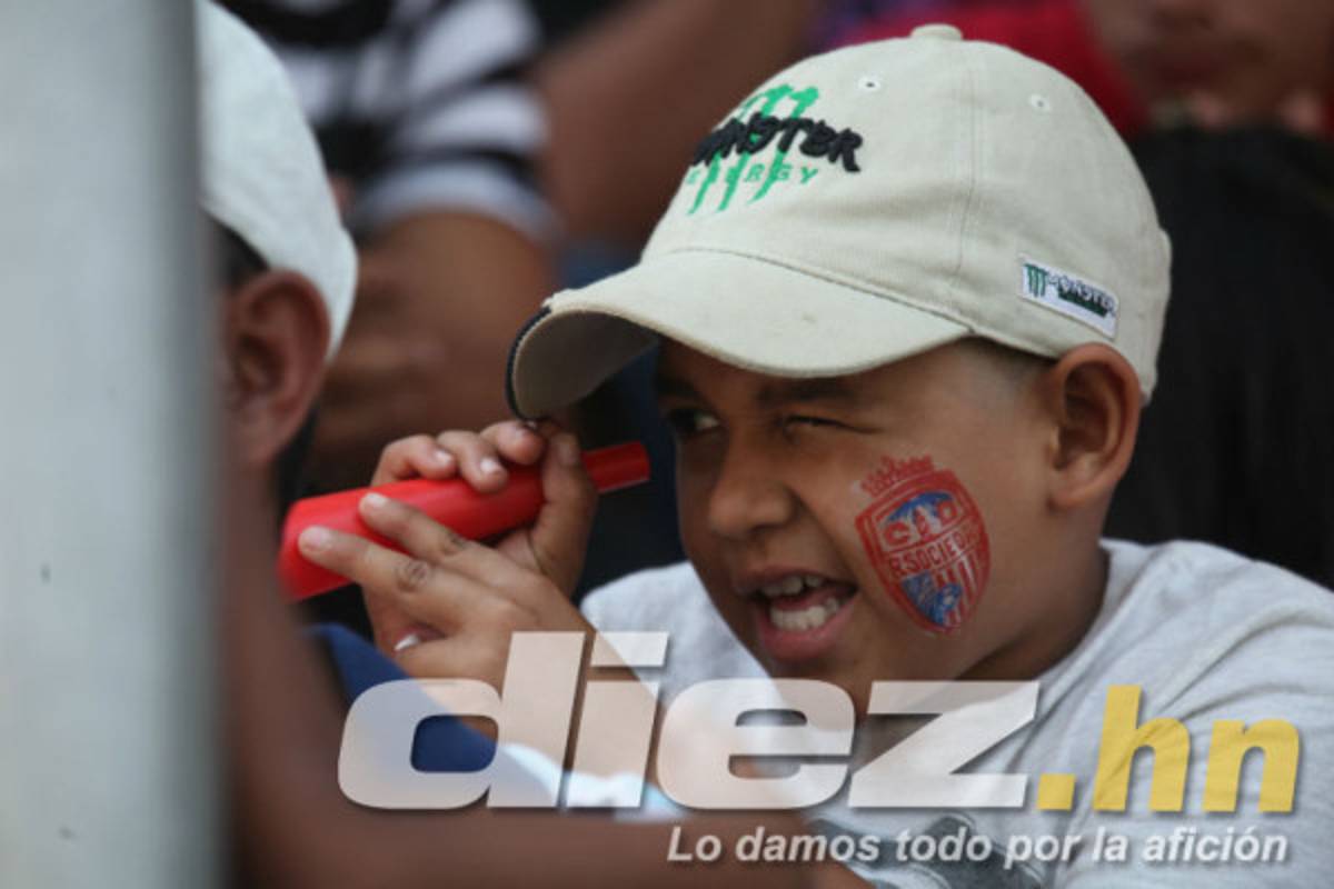 Ambientazo en el estadio Fransico Martínez.