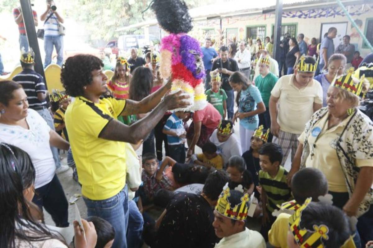 FOTOS: Real España consiente a los reyes de la casa en su día