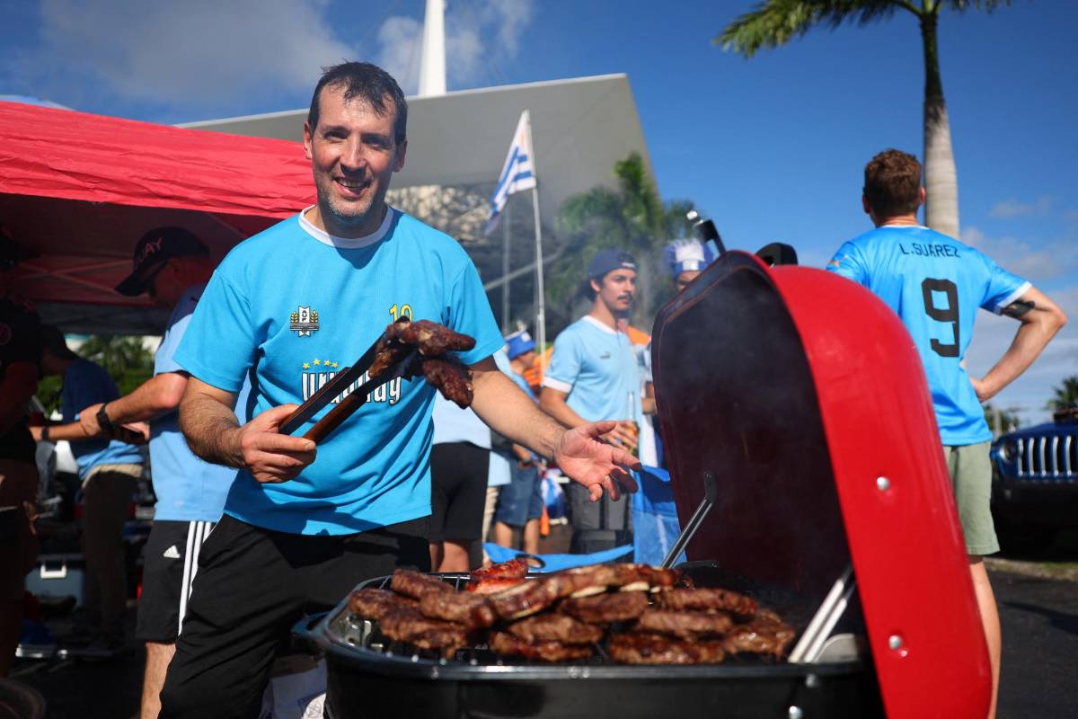 Bielsa y su reacción al ver a Christiansen, los campeones del mundo que vieron el Uruguay-Panamá y Suárez se percató