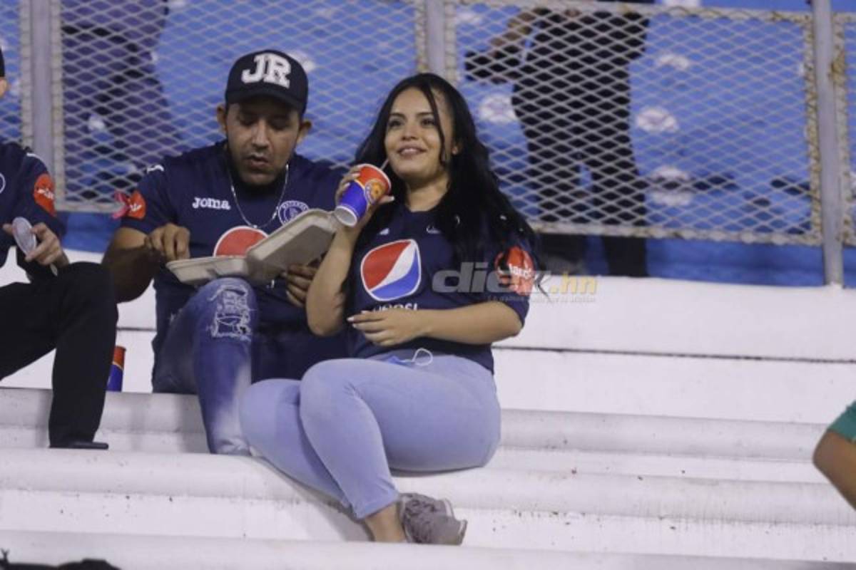 Los hondureños tomando mate, las chicas bonitas y el gesto de Virginia Varela Emilio Izaguirre