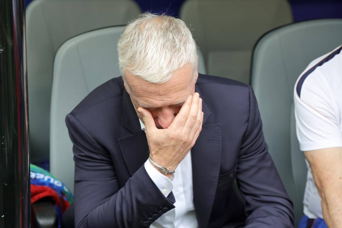 La frustración de Mbappé, así fue captada Ester Espósito y el enfado de Deschamps