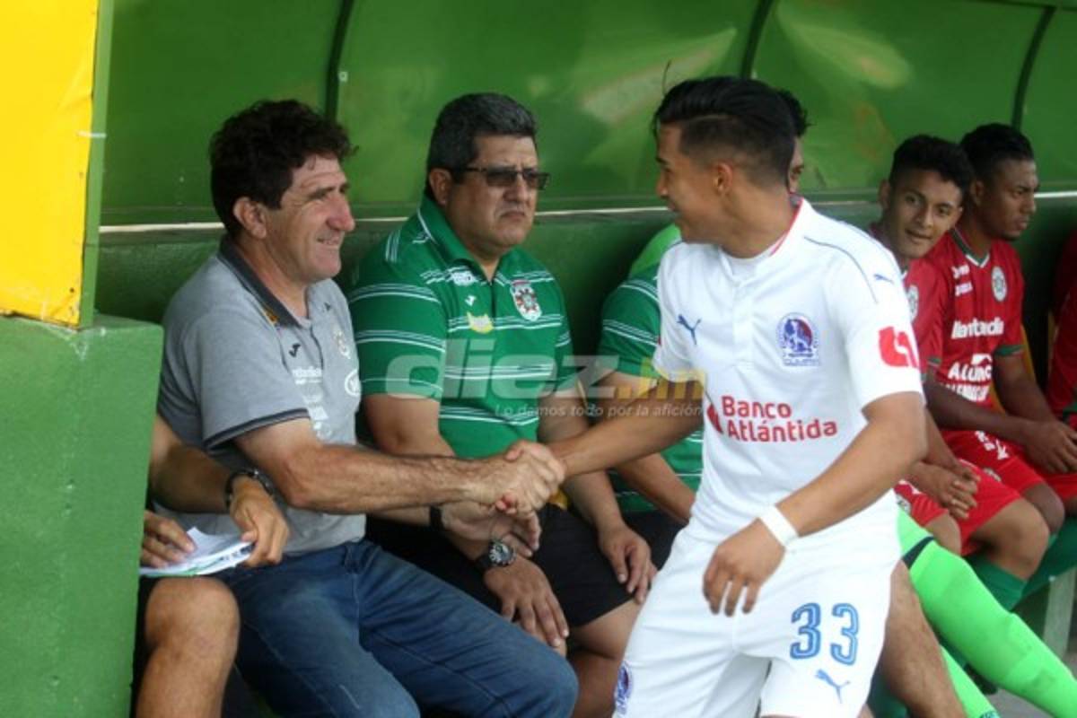 NO VISTE EN TV: Saludo a Vargas, aficionada queda en brasier y niño irrumpe el clásico