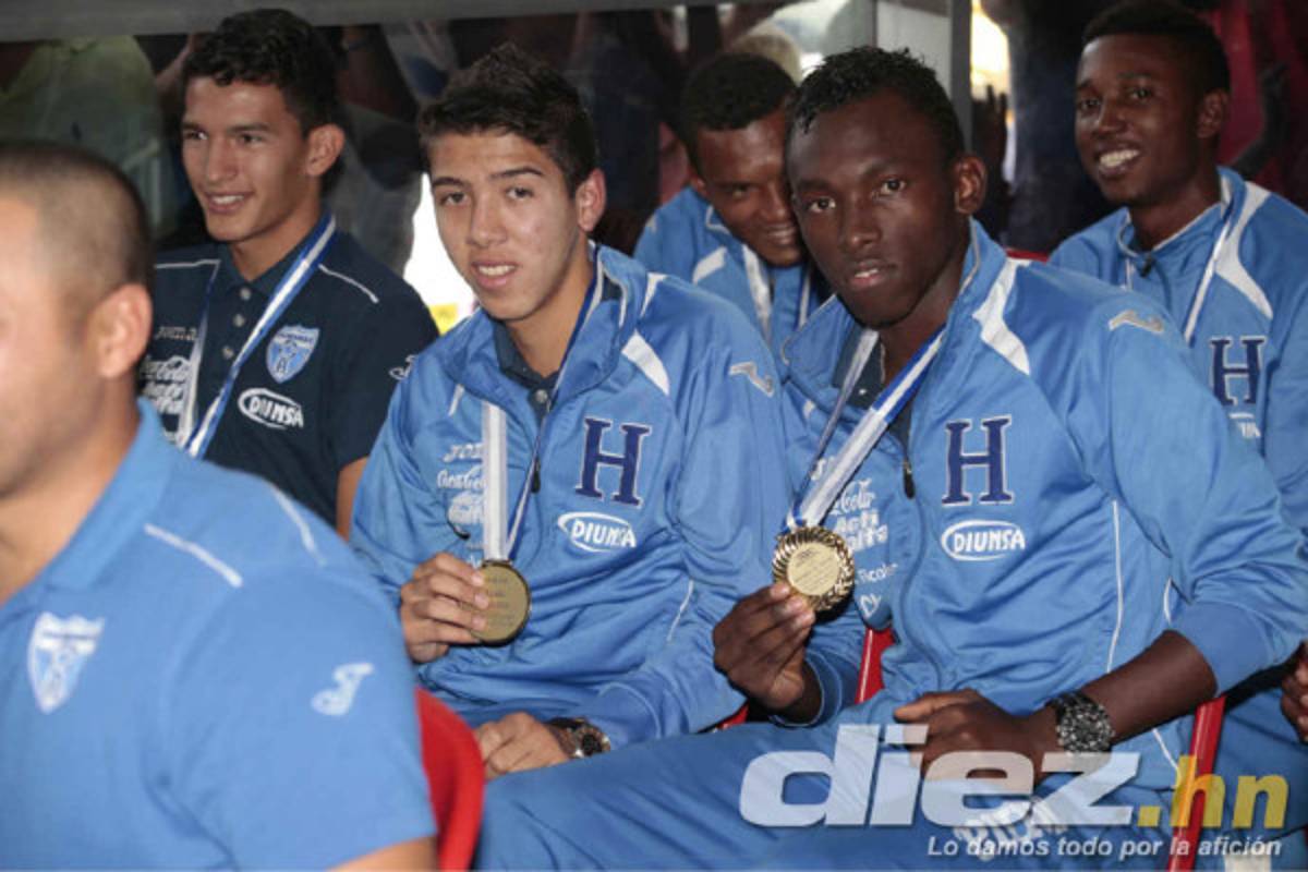 Sub-17 de Honduras, recibida como héroes.