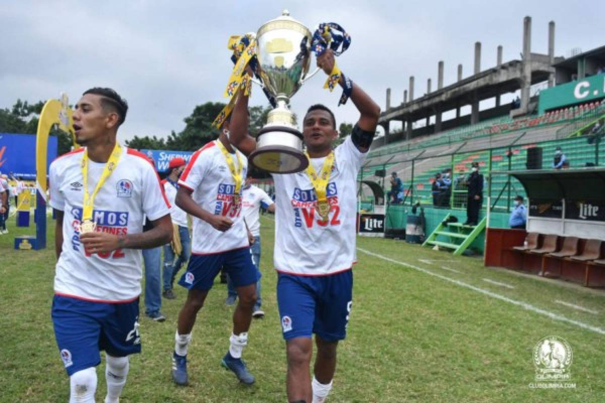 Hasta un legionario celebró la copa 32: Las otras imágenes del tremendo festejo del Olimpia