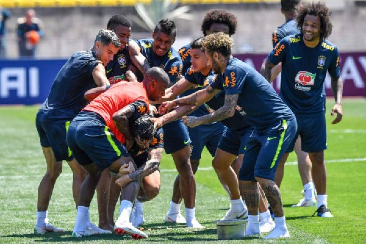 El ataque con huevos de Neymar a Coutinho en el entrenamiento de Brasil en Rusia