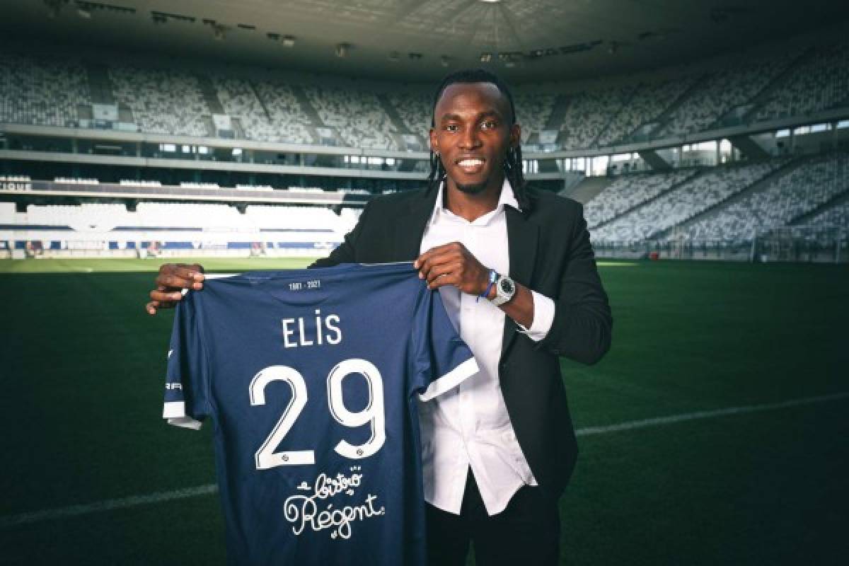 ¡Como artista de cine! La presentación de Alberth Elis y la firma de contrato en su primer día en el Girondins