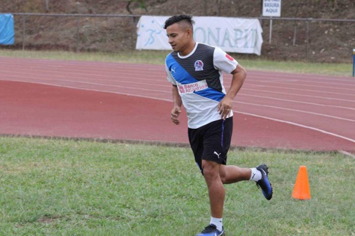 ¡Sin trabajo! La gran cantidad de futbolistas hondureños con calidad y experiencia que no tienen equipo