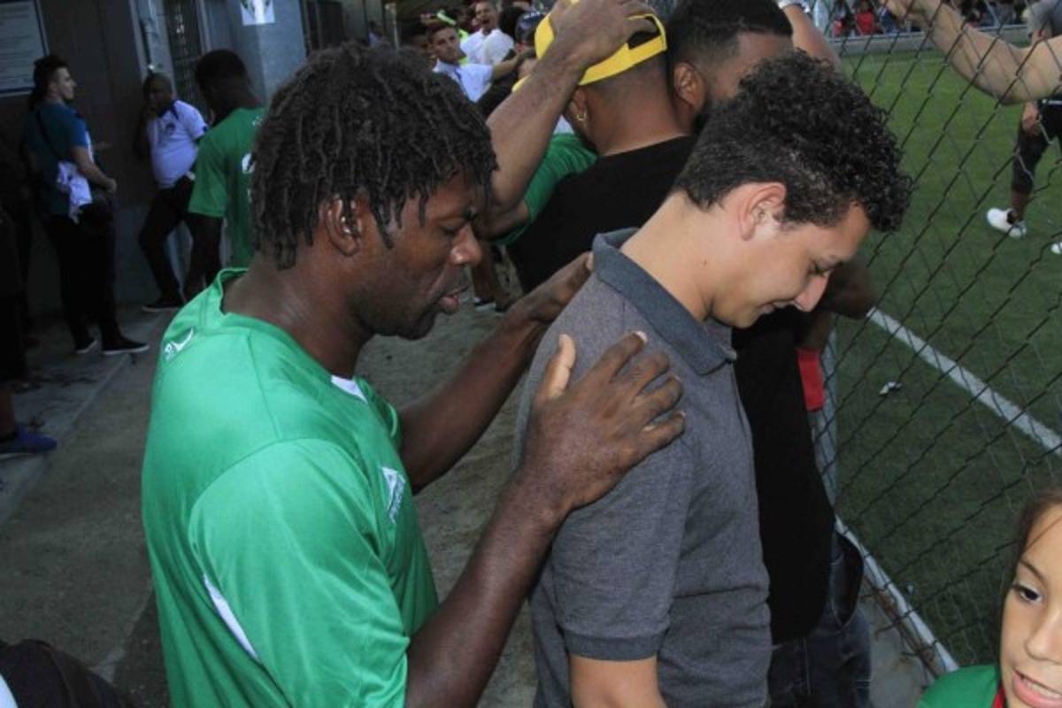 Jugadores y técnicos hondureños que sirven a Dios en sus iglesias