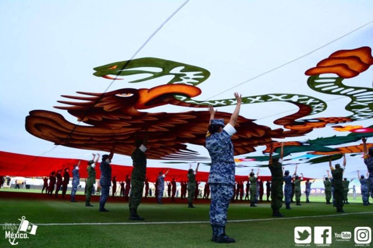 Mexicanos se lucen con espectacular homenaje a los héroes del terremoto