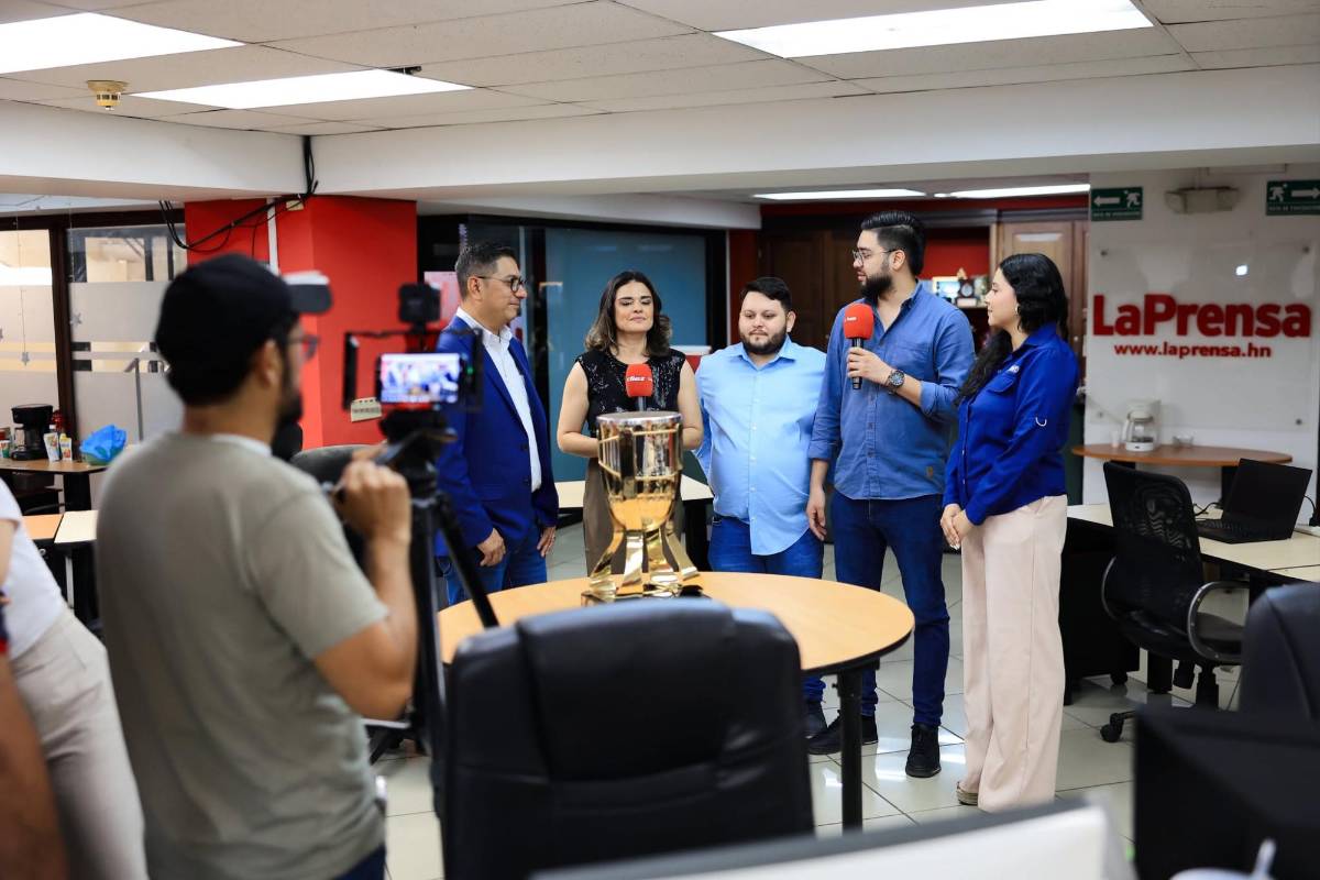 La Copa del próximo campeón de Liga Nacional visitó la sala de Redacción de DIEZ