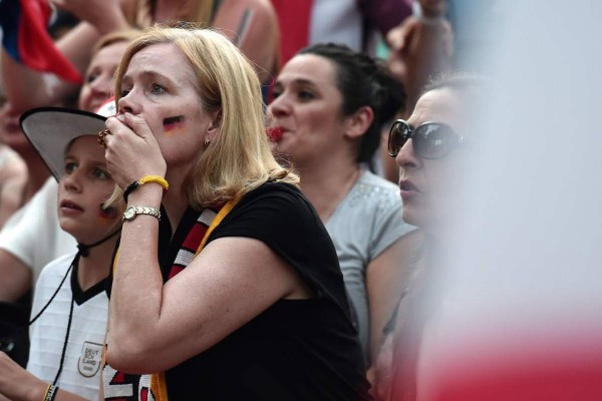 El toque femenino: Las bellezas en el Francia-Alemania