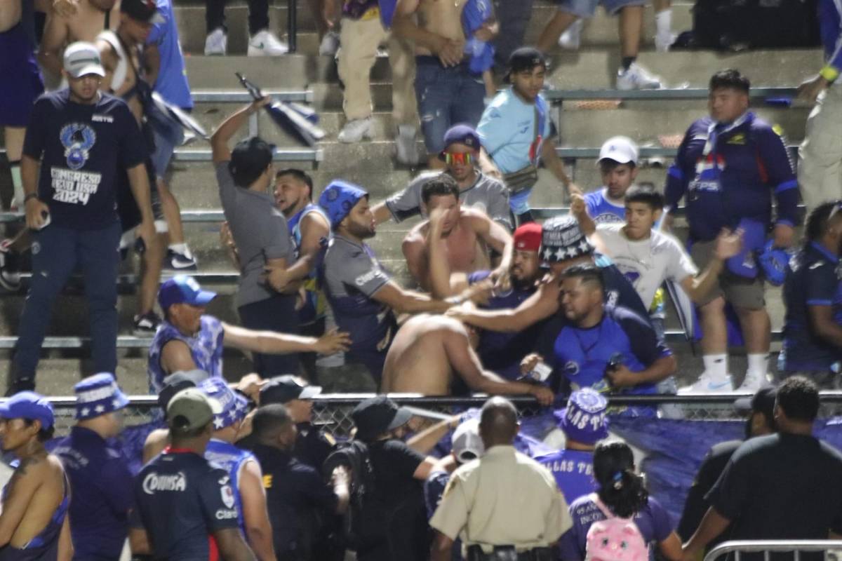 ¡Batalla campal entre aficionados del Motagua en amistoso en USA! La razón de los golpes y la policía intervino