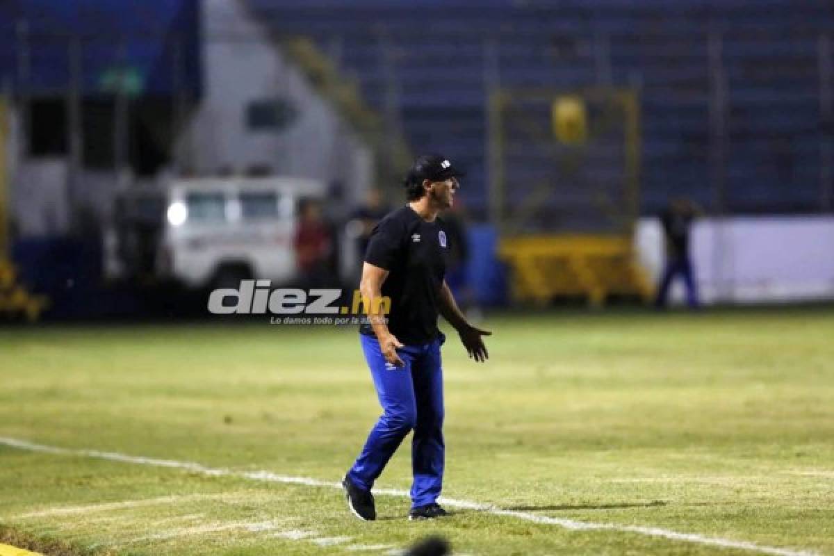 En fotos: Así vivió Pedro Troglio su primer juego dirigiendo al Olimpia