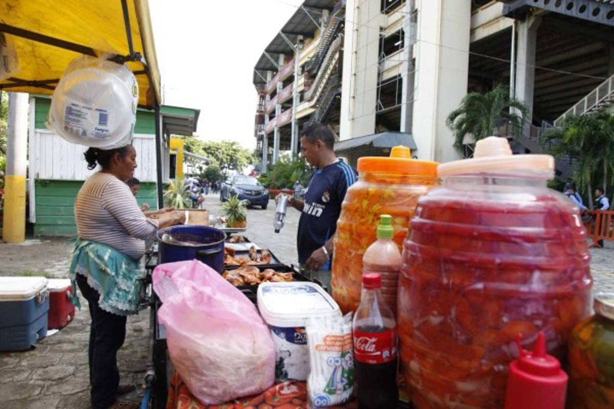 FOTOS: Así está el ambiente para el juego Honduras-Canadá en el estadio Olímpico