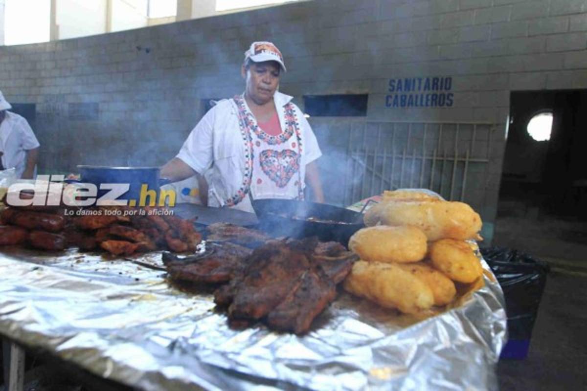 FOTOS: El ambiente que se vive en el Nacional para el partido entre Honduras y Puerto Rico