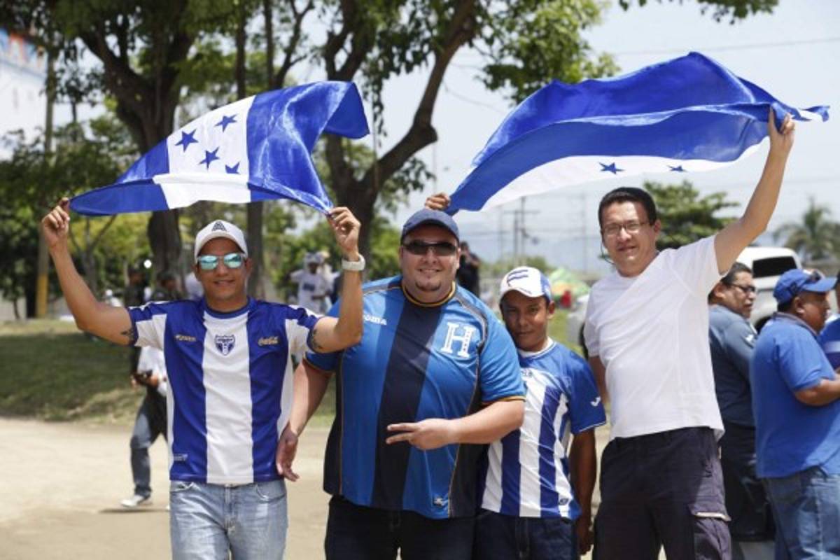 FOTOS: Así está el ambiente para el juego Honduras-Canadá en el estadio Olímpico