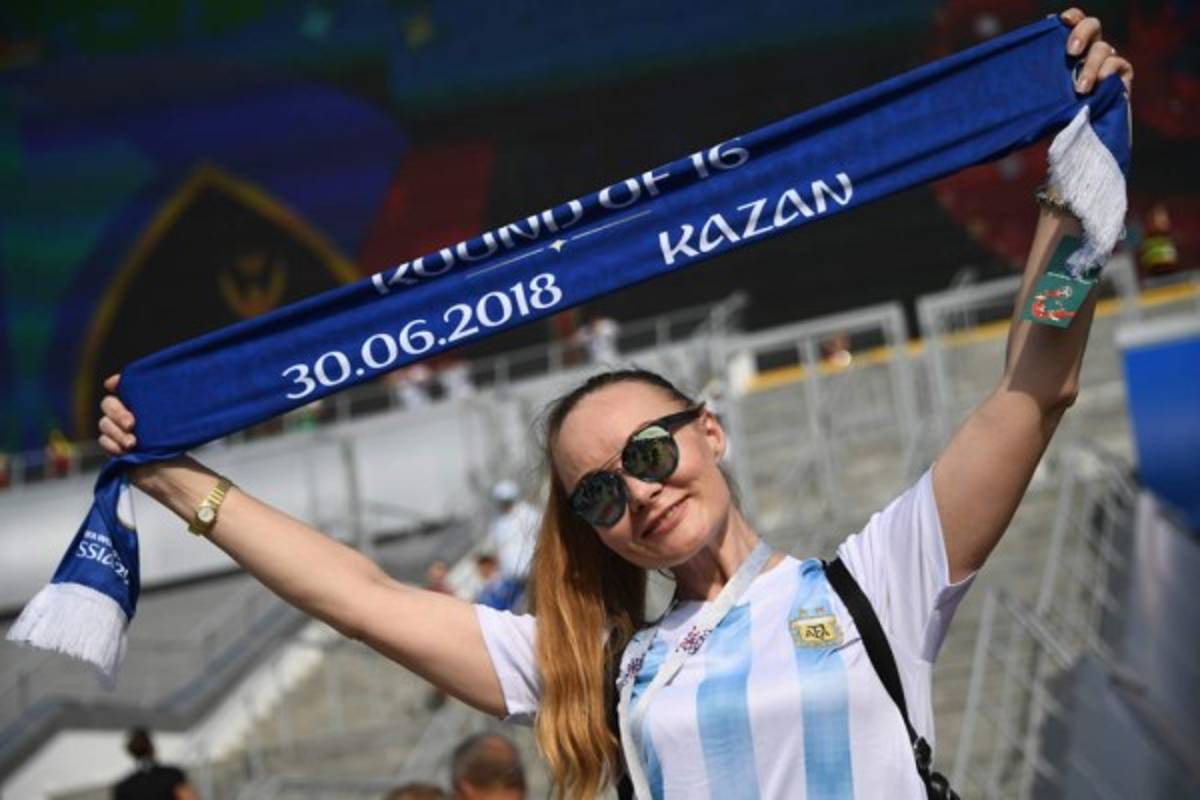 ¡HERMOSAS! Las bellas chicas en el juego entre Francia y Argentina en Rusia 2018