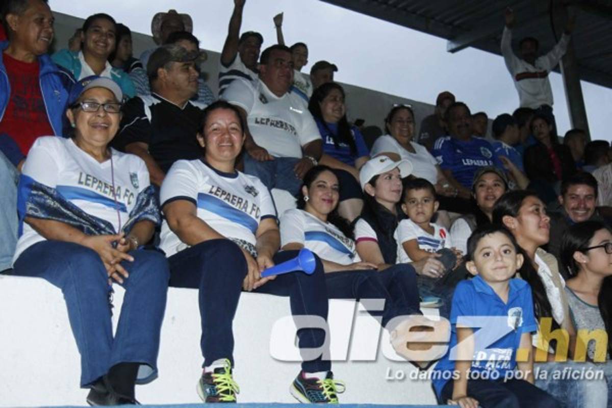 ¡Belleza, júbilo y llanto! Las imágenes curiosas de las semifinales del Ascenso