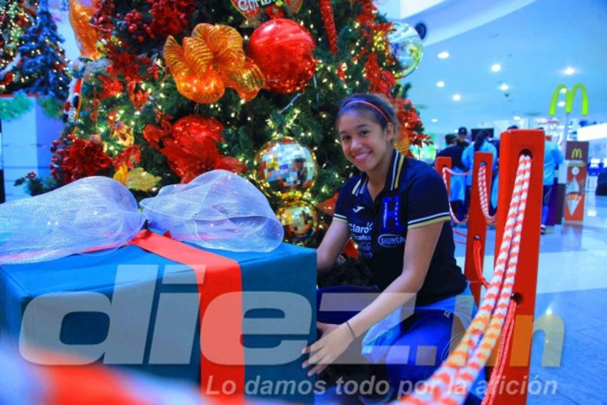 Chicas Sub20 de Honduras se relajan en centro comercial de San Pedro Sula