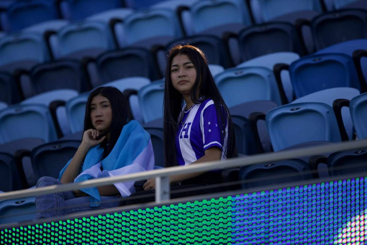 ¡Imponentes catrachas! Bellas hondureñas se hacen sentir apoyando en Copa Oro contra Curazao