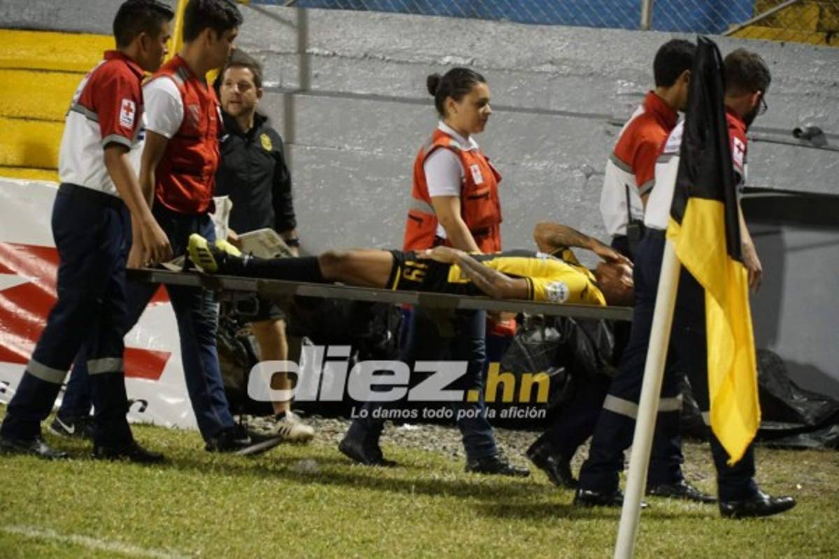 NO SE VIO EN TV: La cábala de Javier Padilla y los besos desde el banquillo