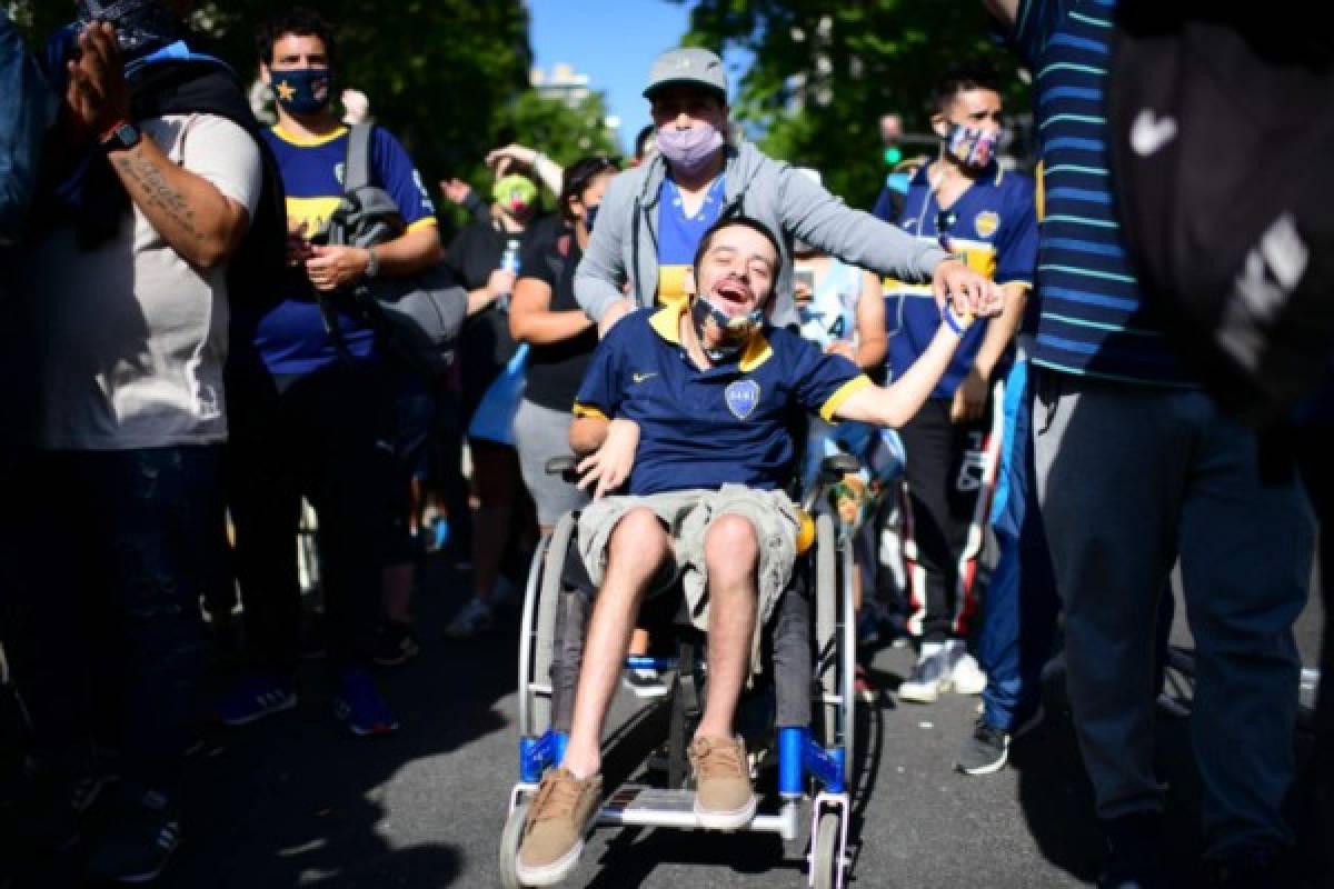 Desgarrador y todos llorando: Así le dieron el último adiós a Diego Maradona en Argentina  