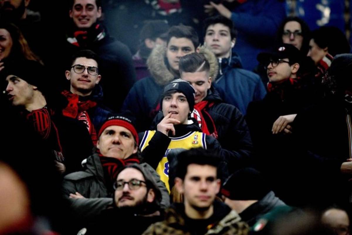 Así fue el emotivo homenaje que le hizo el AC Milan a Kobe Bryant en San Siro