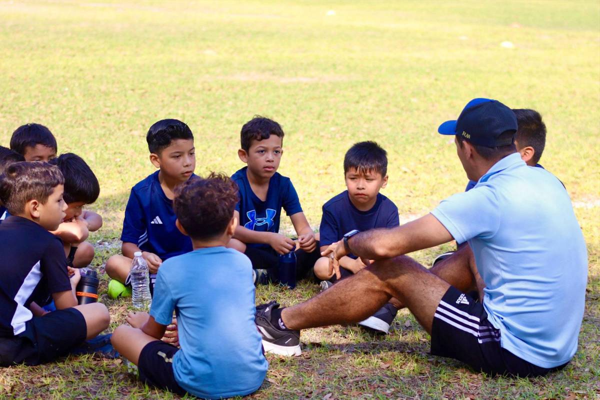 Entre el fútbol y la construcción: Exjugador de Honduras realiza su vida en Estados Unidos