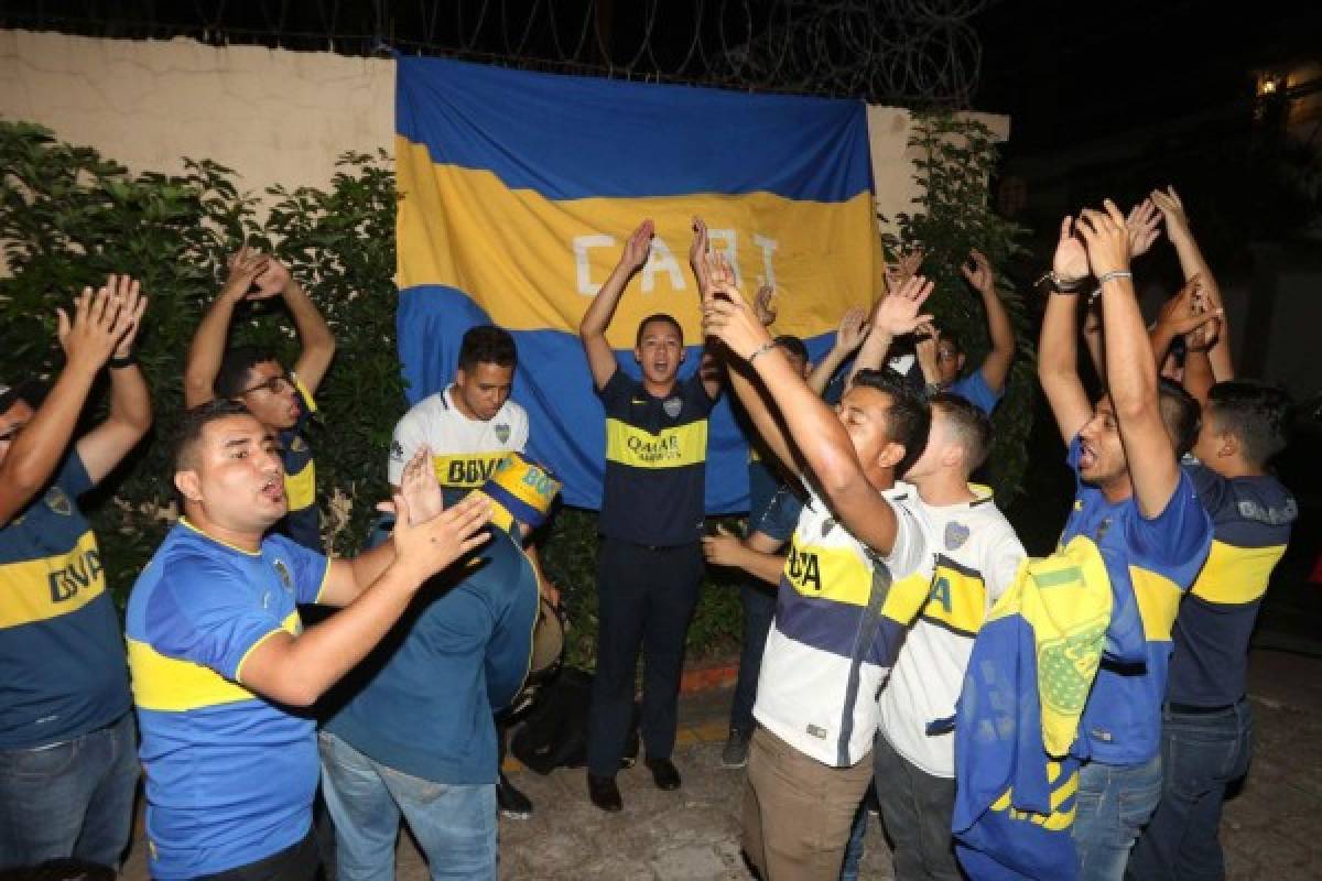 FOTOS: Hinchas hondureños viven la emoción del Boca-River en Tegucigalpa