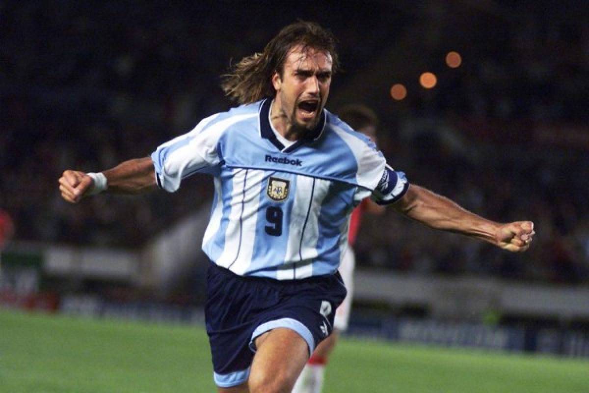 Impactante decisión: El sufrimiento de Batistuta que se pondrá una prótesis de tobillo