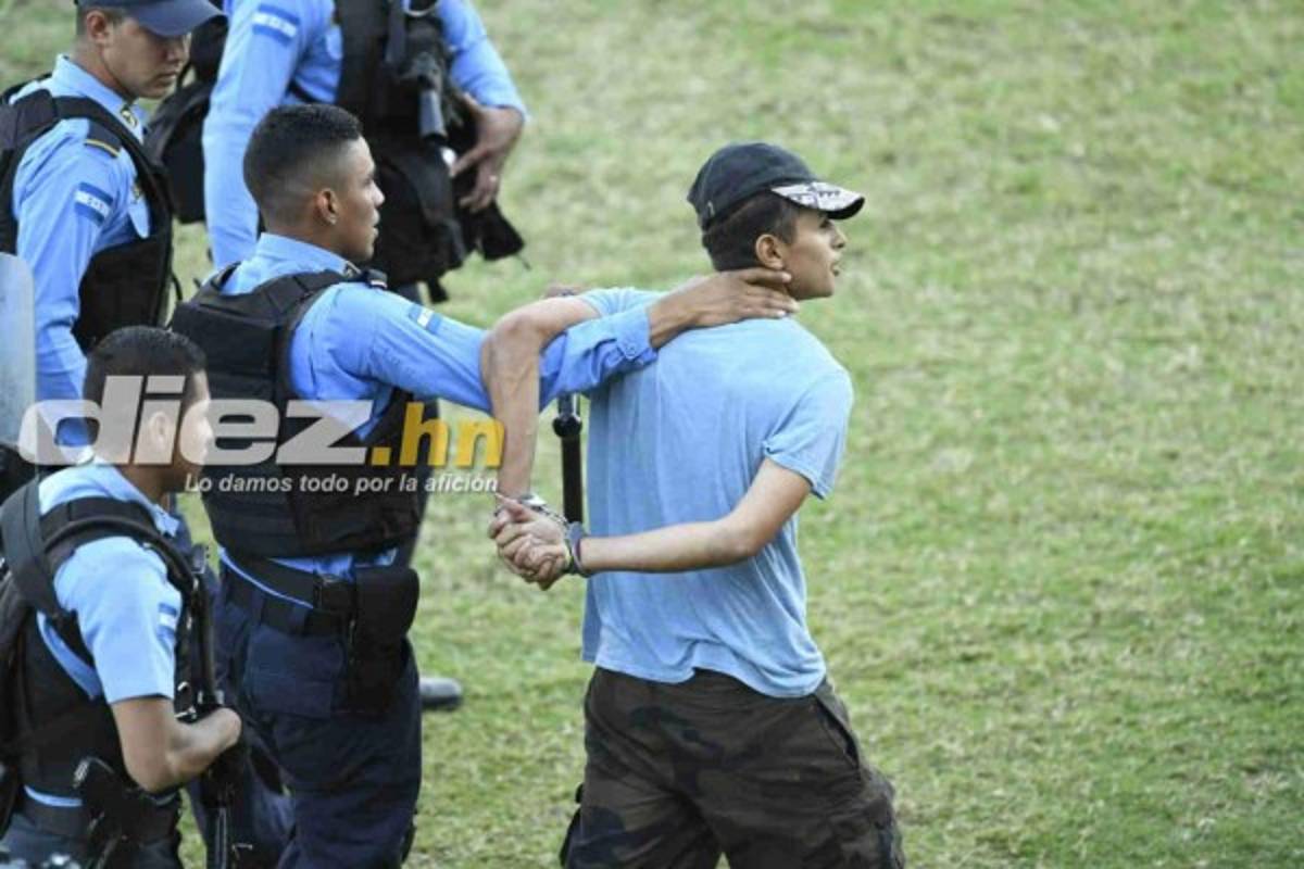 No se vio por TV: Zafarrancho y gas lacrimógeno en Puerto Cortés