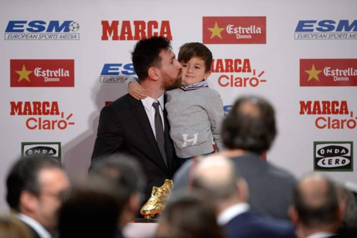 FOTOS: El hijo de Messi es protagonista en la entrega de la Bota de Oro