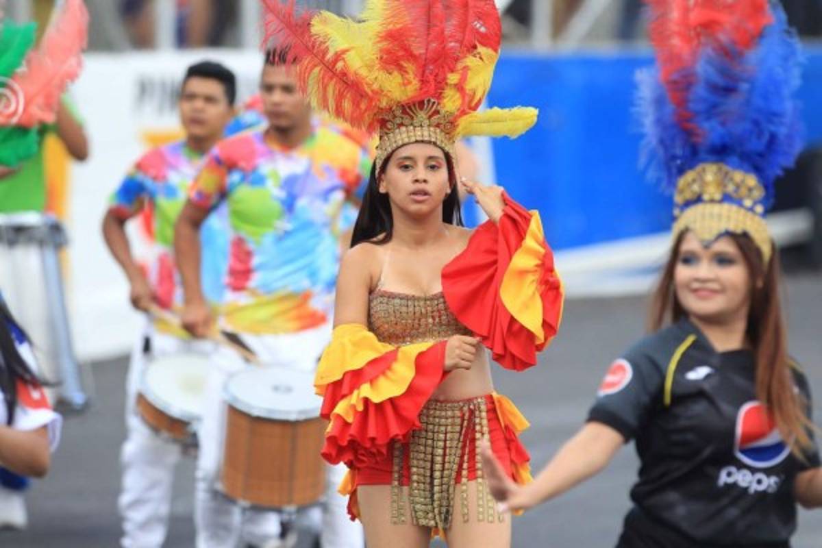 ¡Mucha belleza! El Nacional se llenó de lindas chicas en la final de Olimpia ante Motagua