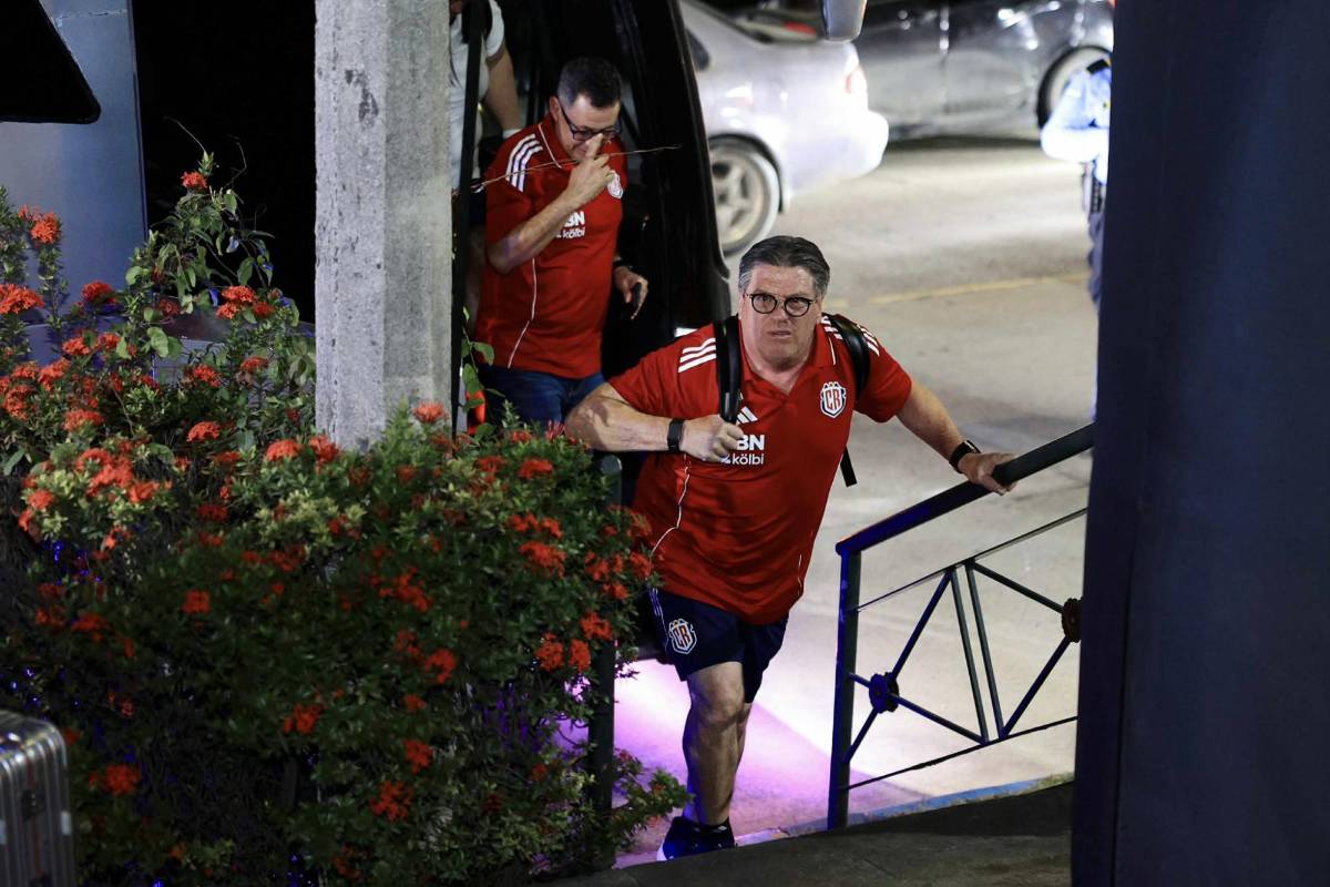 ¿Y Celso Borges? Keylor Navas, el más solicitado y Piojo aceptó selfie, bromas con periodista, así fue la llegada de Costa Rica a Honduras