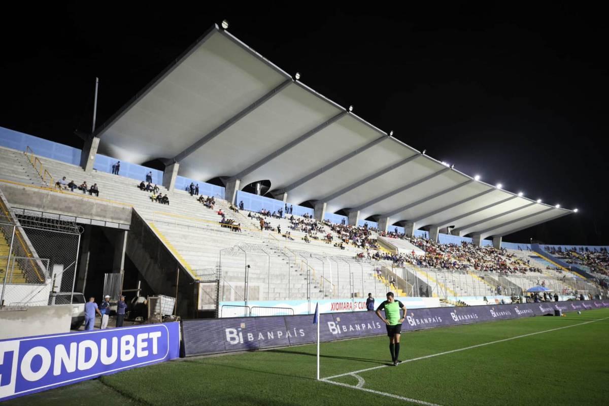 La fiesta que armó la Ultra Fiel, hermosas chicas, el estreno de la pantalla LED y ¿por qué se retrasó el Olimpia vs Motagua?
